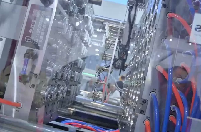 HD-E Multi-Component Hybrid Injection Molding Machine For Smart Lid Packaging