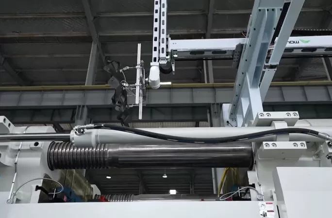 HS Two-Platen Hybrid Injection Molding Machine For Wheel Hub Cover