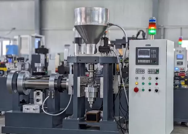 How the Desktop Injection Molding Machine is Revolutionizing Product Development