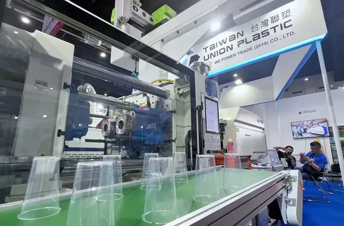 UN-E Hybrid Injection Molding Machine For Bubble Tea Cup Packaging