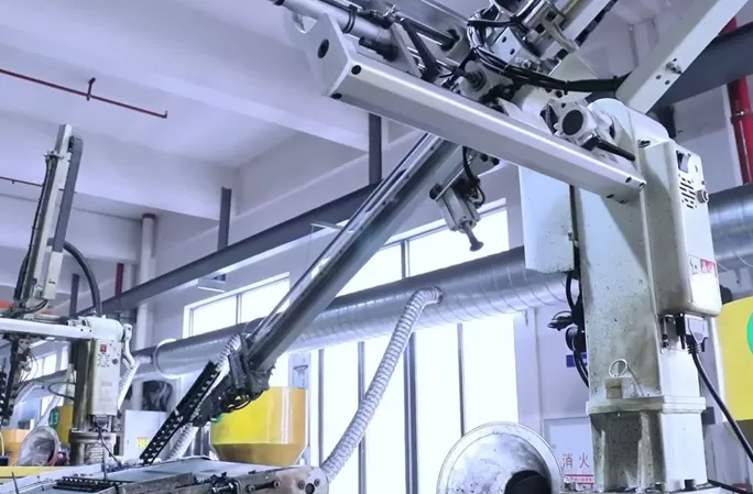 UN Servo Hydraulic Injection Molding Machine For Electrical Transformer Core Bakelite Machine